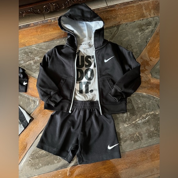 Nike - Picture 6 of 6